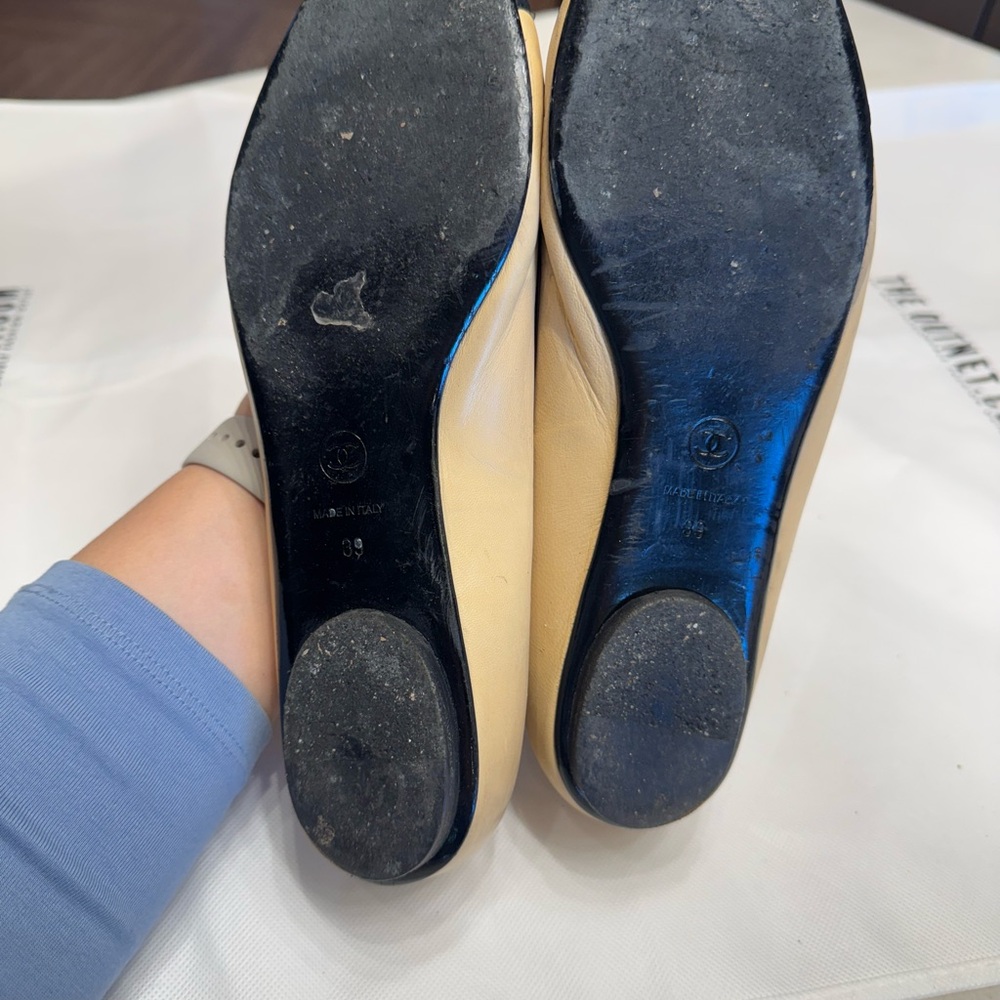 CHANEL Women's Beige and Black Cap Toe Flats - Picture 4 of 4